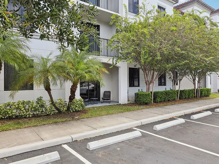 Mila Apartments — Photo 23