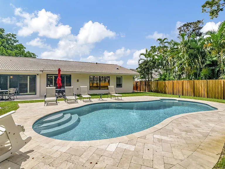 804 Foxpointe Cir — Photo 38