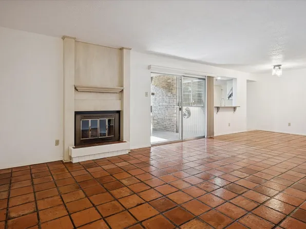 5148 Amesbury Dr APT 121, Dallas, TX 75206