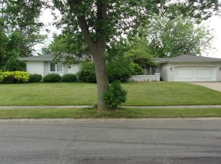 4817 W 98th St, Bloomington, MN 55437