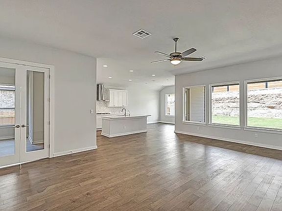 4th image of 1574 Escarpment Rd