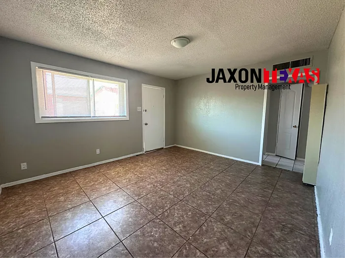 3906 Harrison Ave #4 — Photo 3