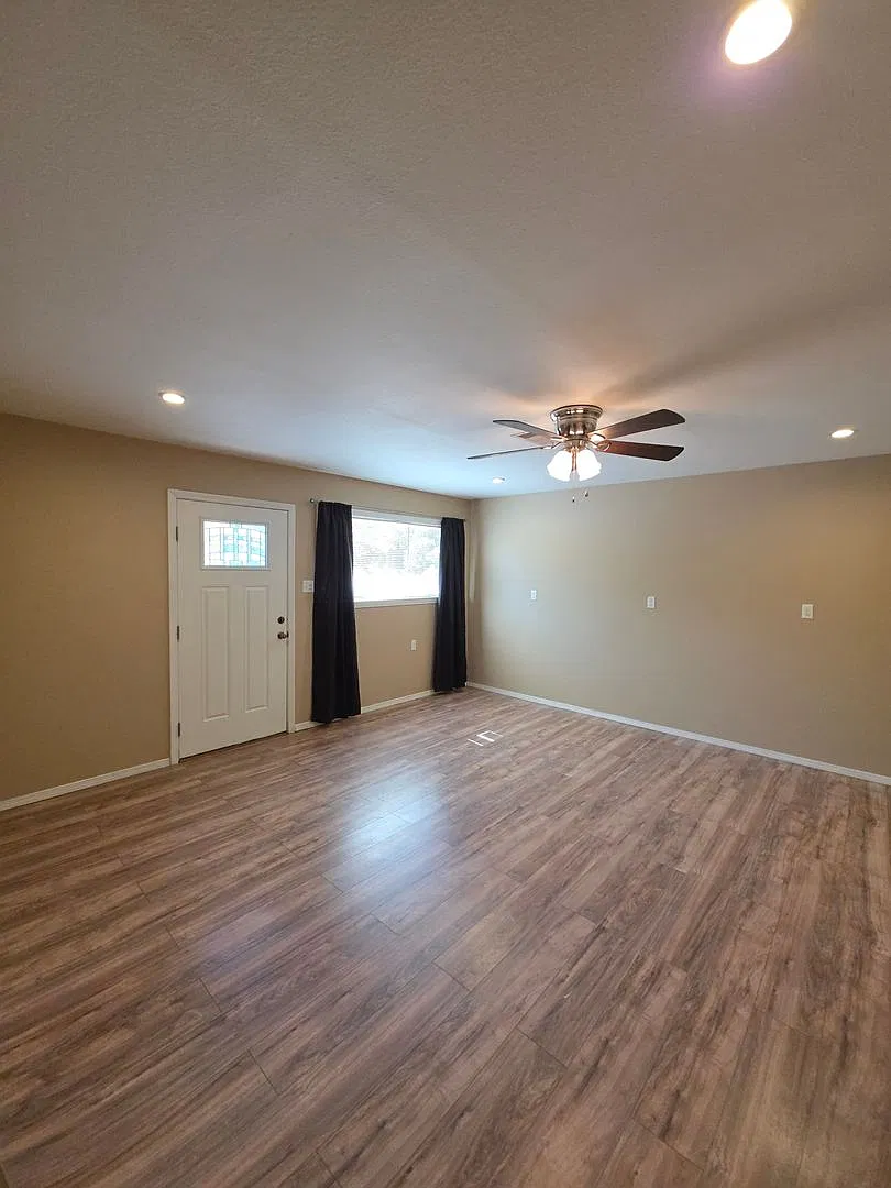 901 Crow Mountain Rd — Photo 2