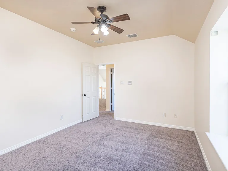 2905 Preston Ln — Photo 11