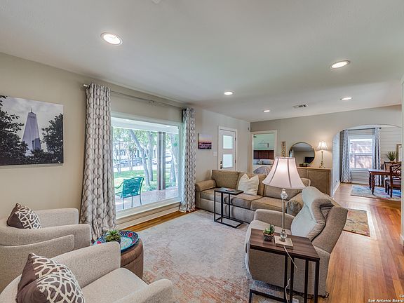 3rd image of 141 E EDGEWOOD PL