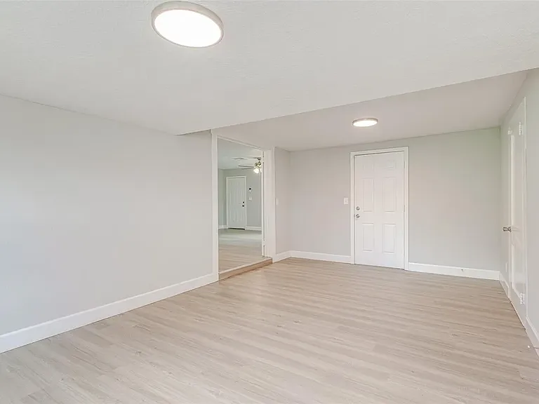159 Avenue G SE — Photo 10