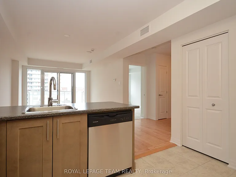 242 Rideau St #404 — Photo 20