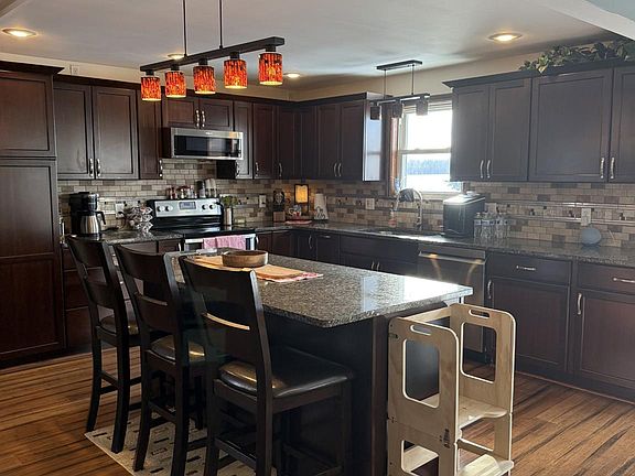 4th image of 7394 Barnes Rd