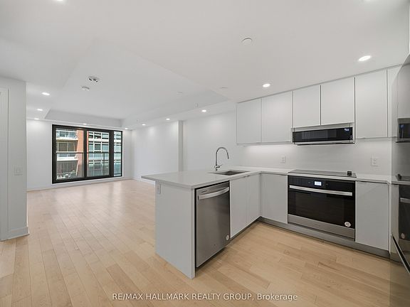 3rd image of 180 George St #1703
