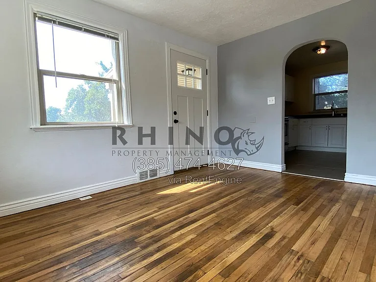 2885 Van Buren Ave #2 — Photo 3
