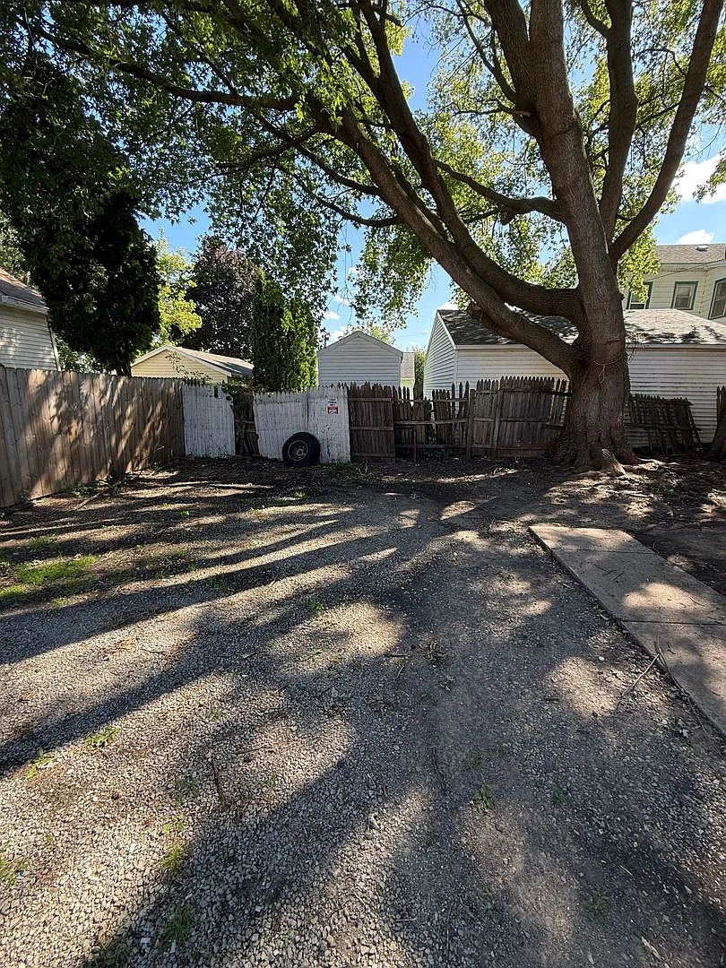 584 Mount Vernon Street — Photo 2