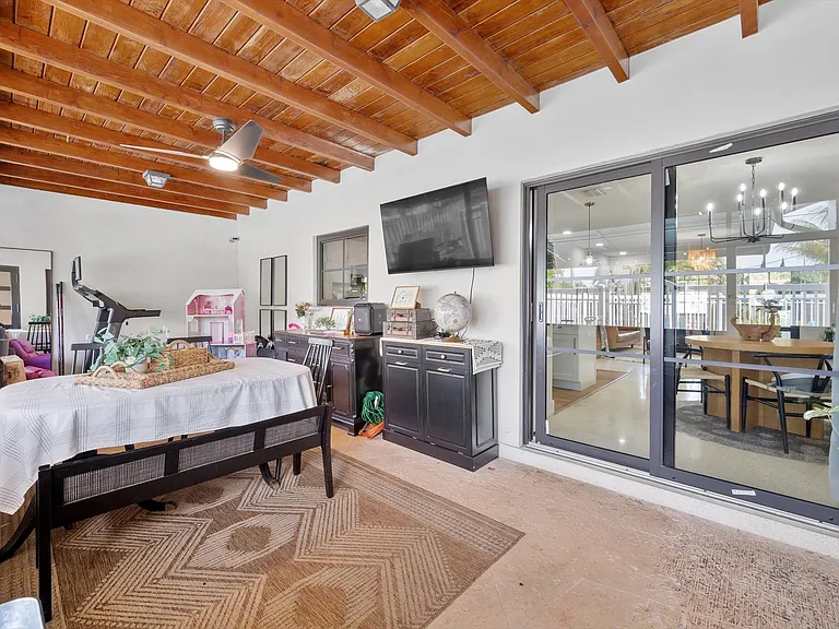 4208 Monroe St — Photo 28