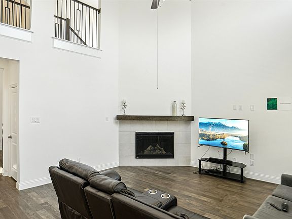 5th image of 616 Evergreen Rd
