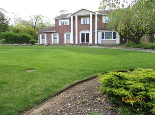 11 Westvale Ln, Huntington, NY 11743