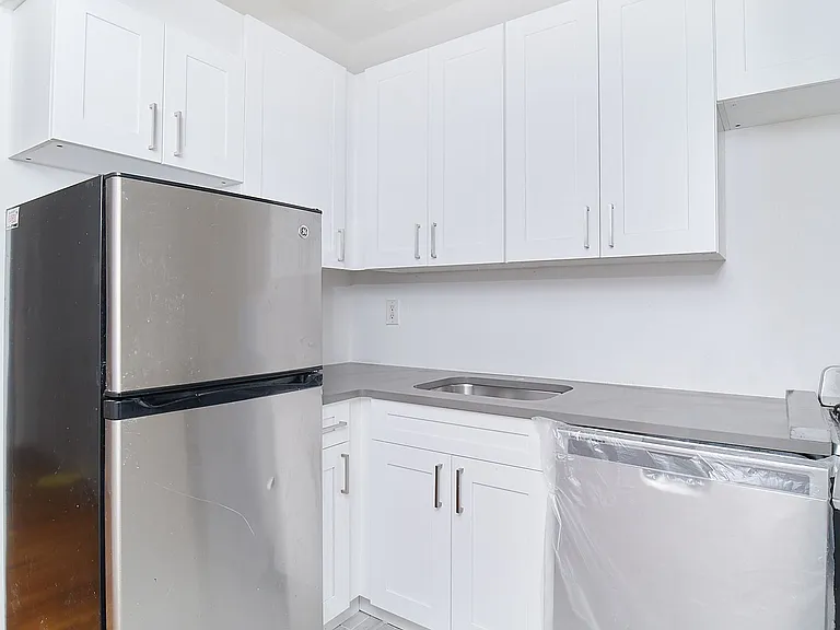 132 W 109th St #1A — Photo 2
