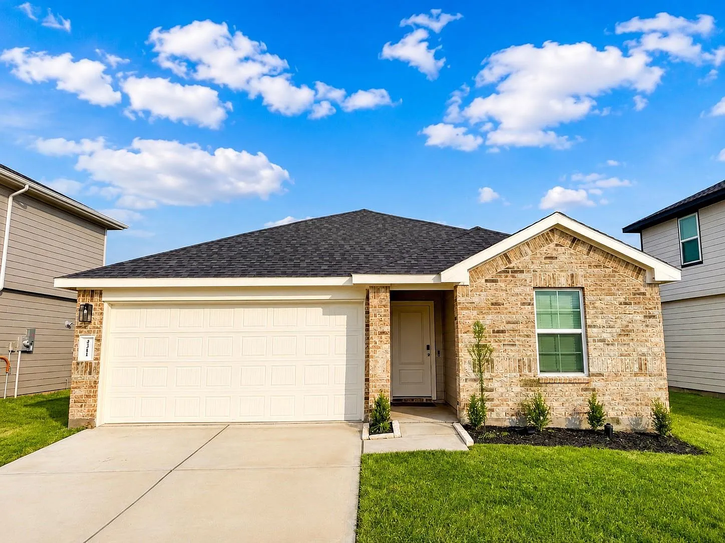 4 bed, 2.0 bath, 1809 sqft, $2,300 — Photo 1