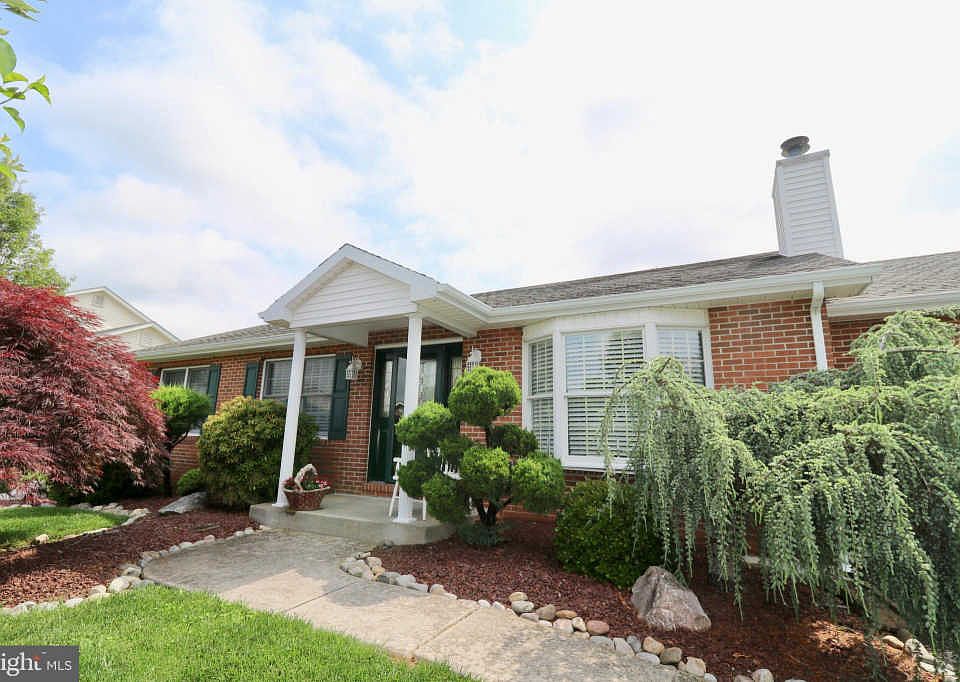 1st image of 30 Monticello Dr
