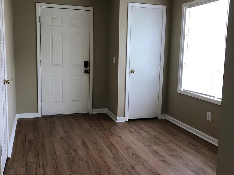 1241 N Graycroft Ave — Photo 7
