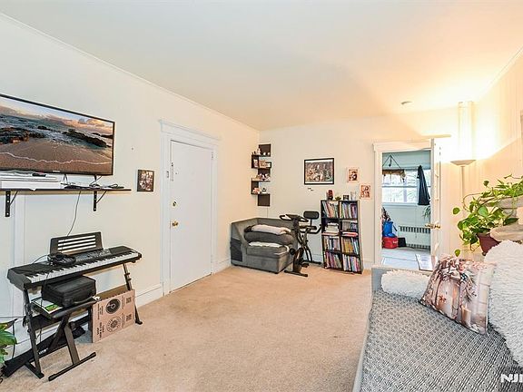 3rd image of 135 Cresskill Ave
