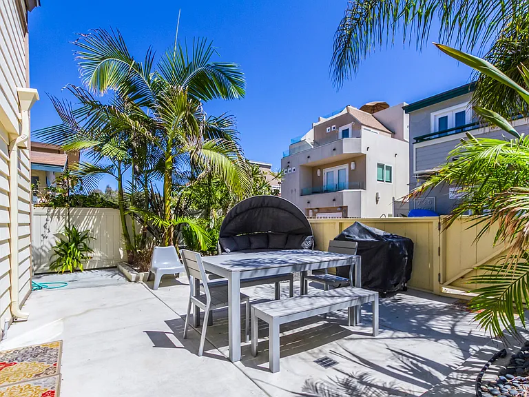 728 Jamaica Ct — Photo 123