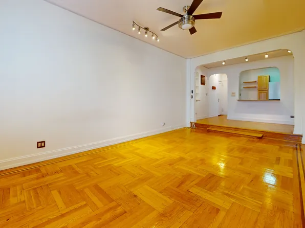 2160 Bronx Park East image 1 of 4