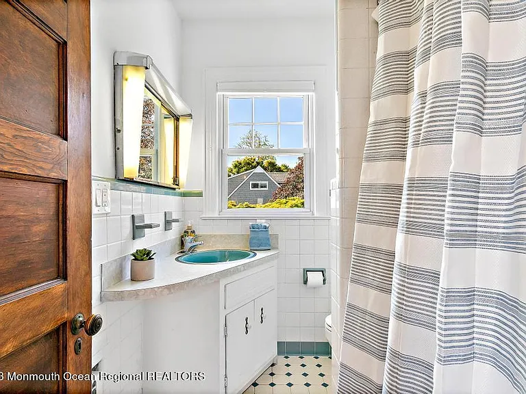27 Shrewsbury Dr — Photo 38