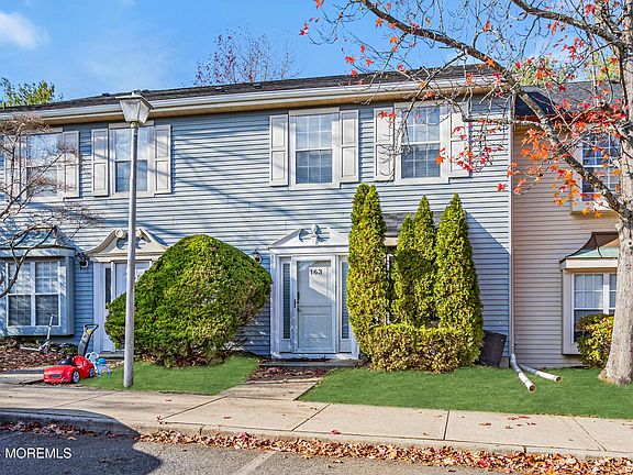 3rd image of 163 Bristol Court