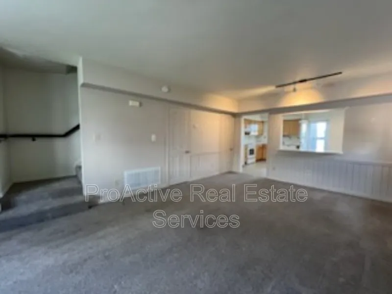 3 bed, 1.5 bath, 1400 sqft, $1,875 — Photo 2