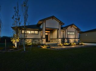 14911 Ironwood Cir, Urbandale, IA 50323