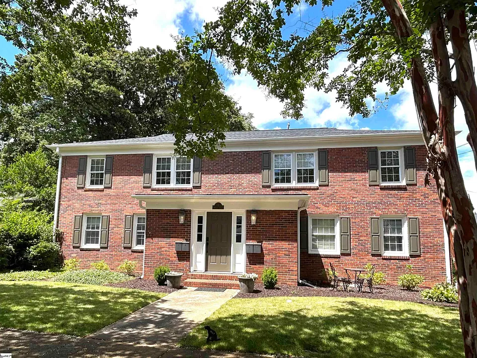 5 Whitsett St #4