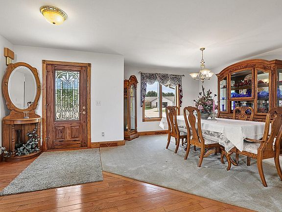 3rd image of 529 Washington Ct