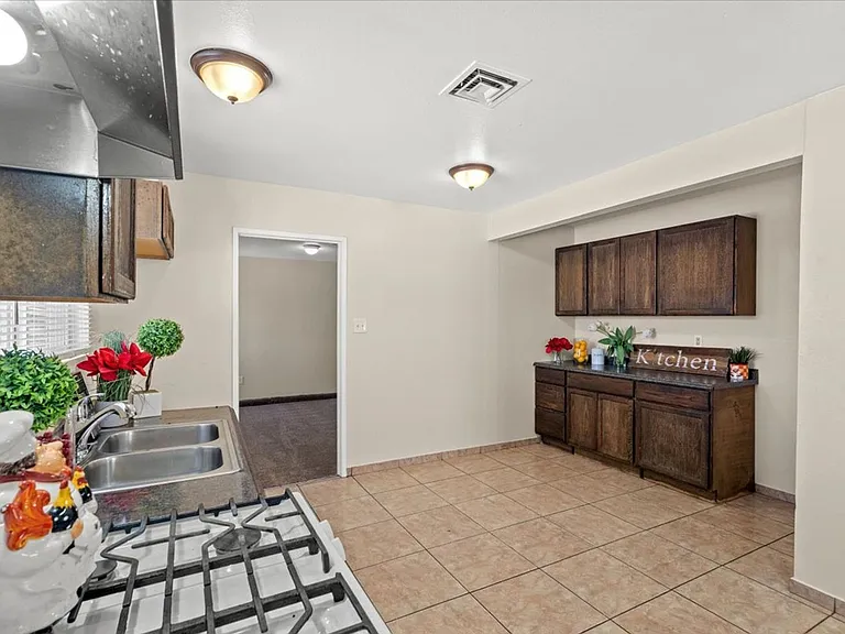 3421 E Twining Ave — Photo 9