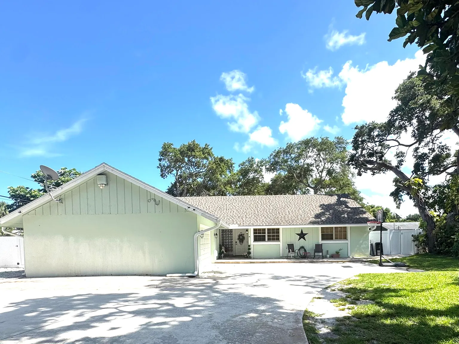 3 bed, 2.5 bath, 1749 sqft, $4,500 — Photo 2