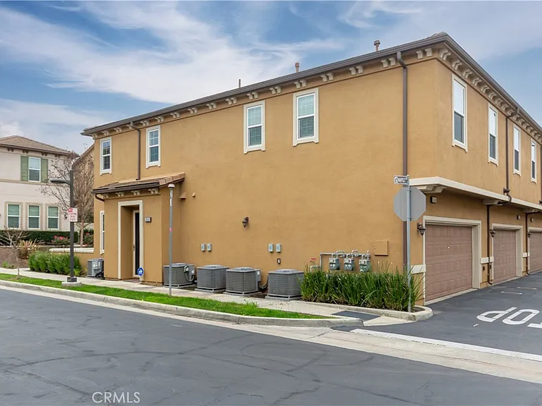 10510 Maple Ln — Photo 2