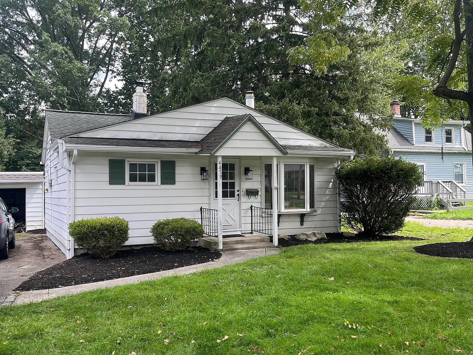 3 bed, 1172 sqft, $1,950 — Photo 1