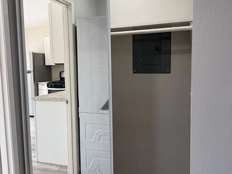 Upgraded 1BD/1BA Apartment in Lakeside, CA - 1/2 Off Move-In Special! — Photo 10