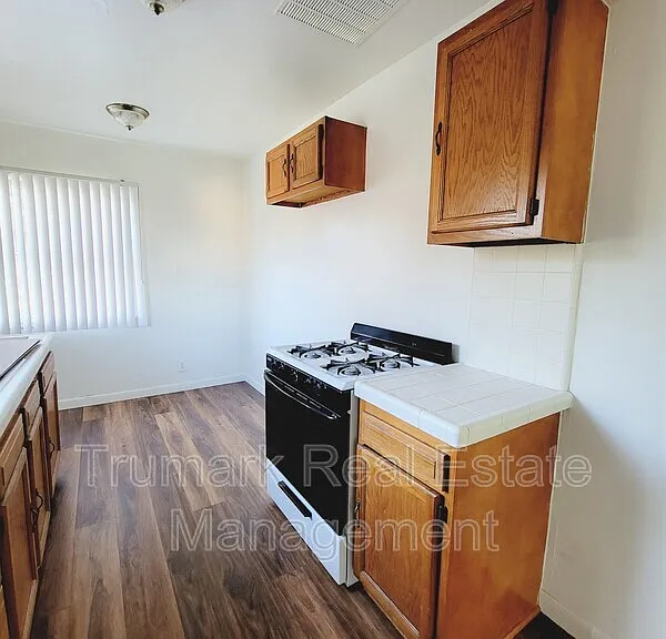 512 Irving Ave #D — Photo 7