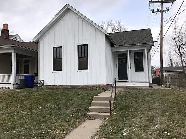 299 Chestnut St photo 1