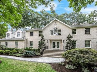 196 Paul Ct, Paramus, NJ 07652