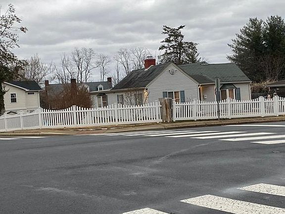 3rd image of 10930 Oakwood Dr