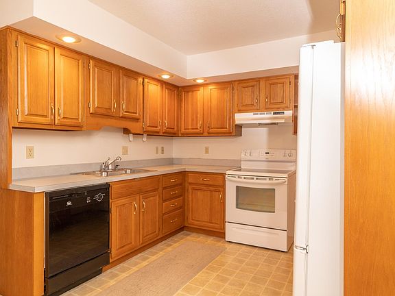 5th image of 4423 N Wheeling Ave