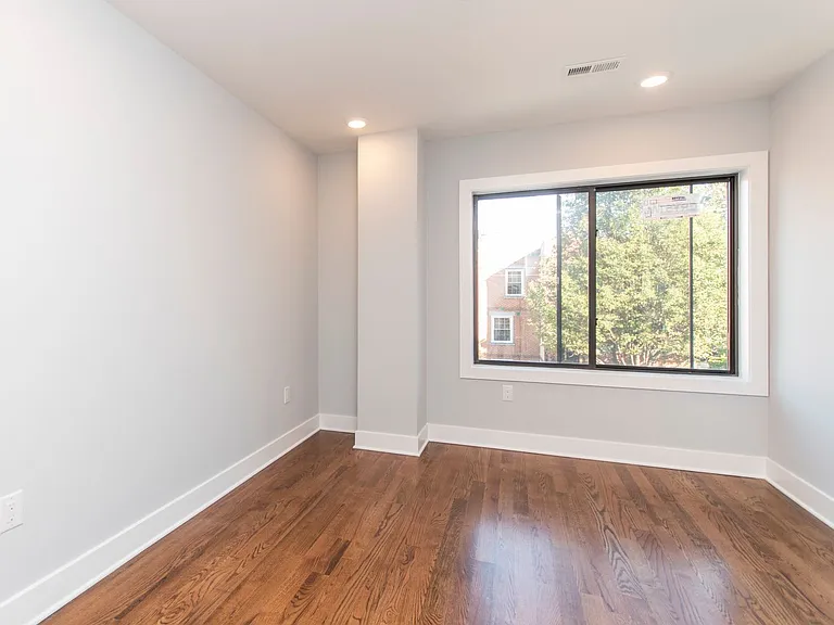 812 N Uber St — Photo 5