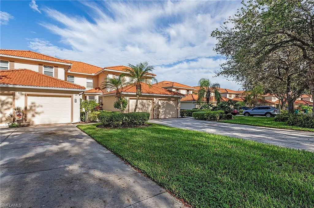 3 bed, 2.0 bath, 1413 sqft, $3,900 — Photo 2