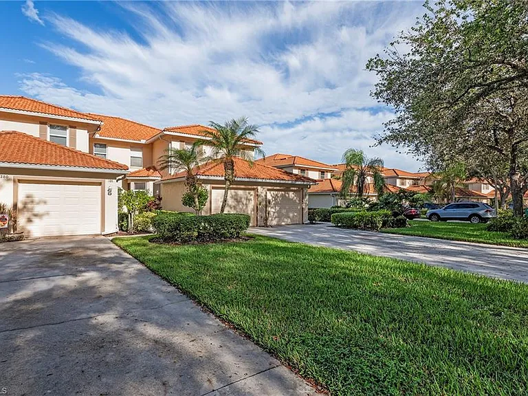280 Robin Hood Cir #101 — Photo 2