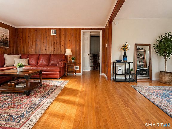 3rd image of 121 Pool Road