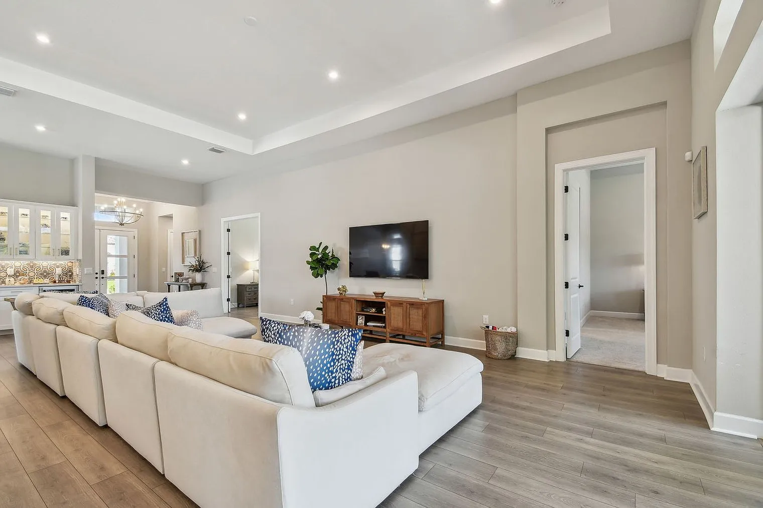 4 bed, 3.5 bath, 2906 sqft, $7,500 — Photo 4