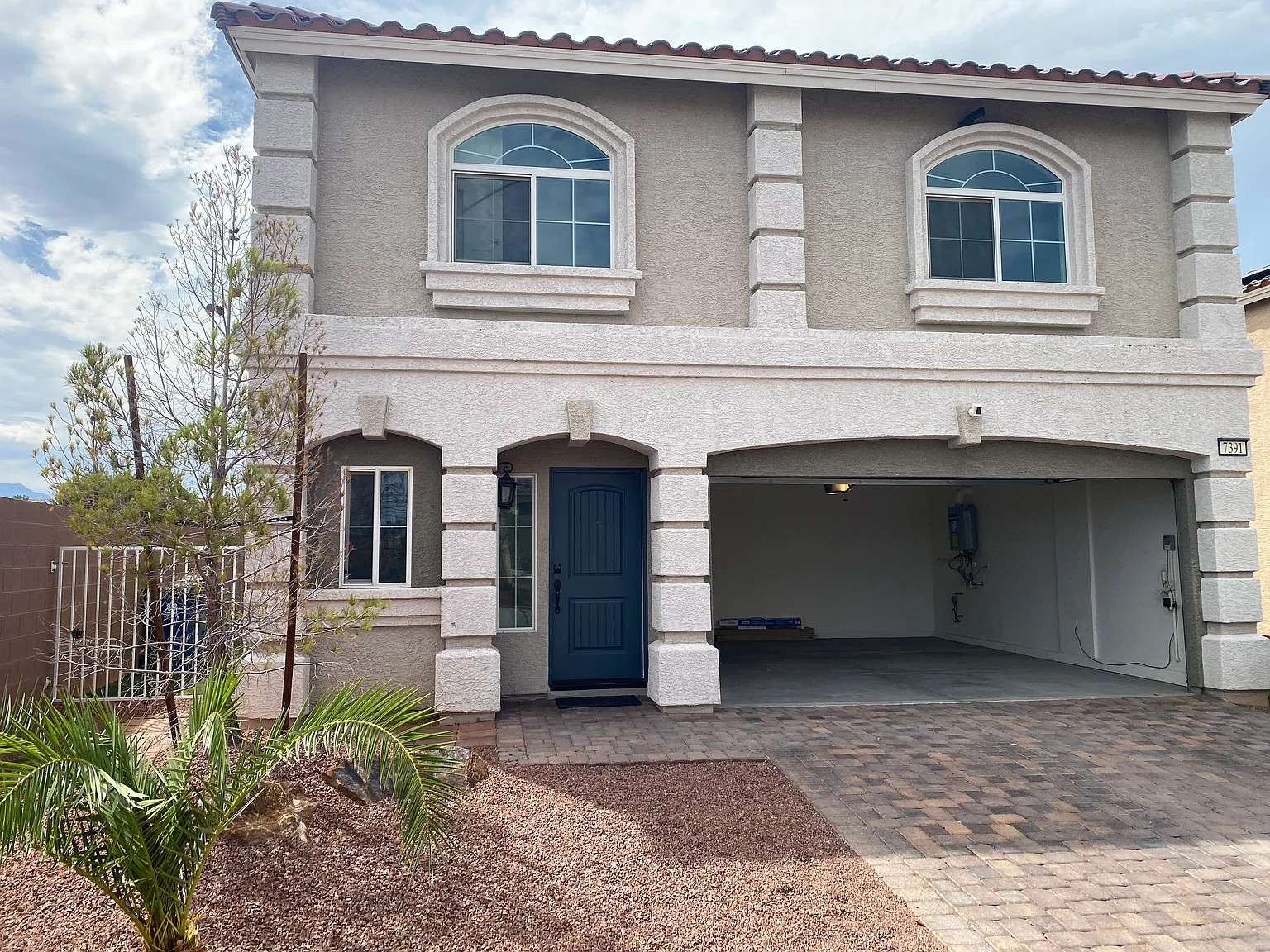 4 bed, 2.5 bath, 2033 sqft, $2,300 — Photo 1