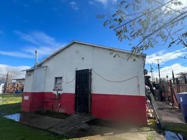 1018 E Cleveland Ave, Madera, CA 93638