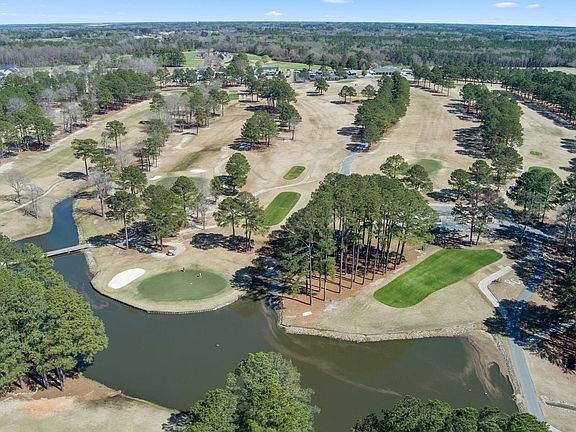 11-minute drive to Reedy Creek Golf Course