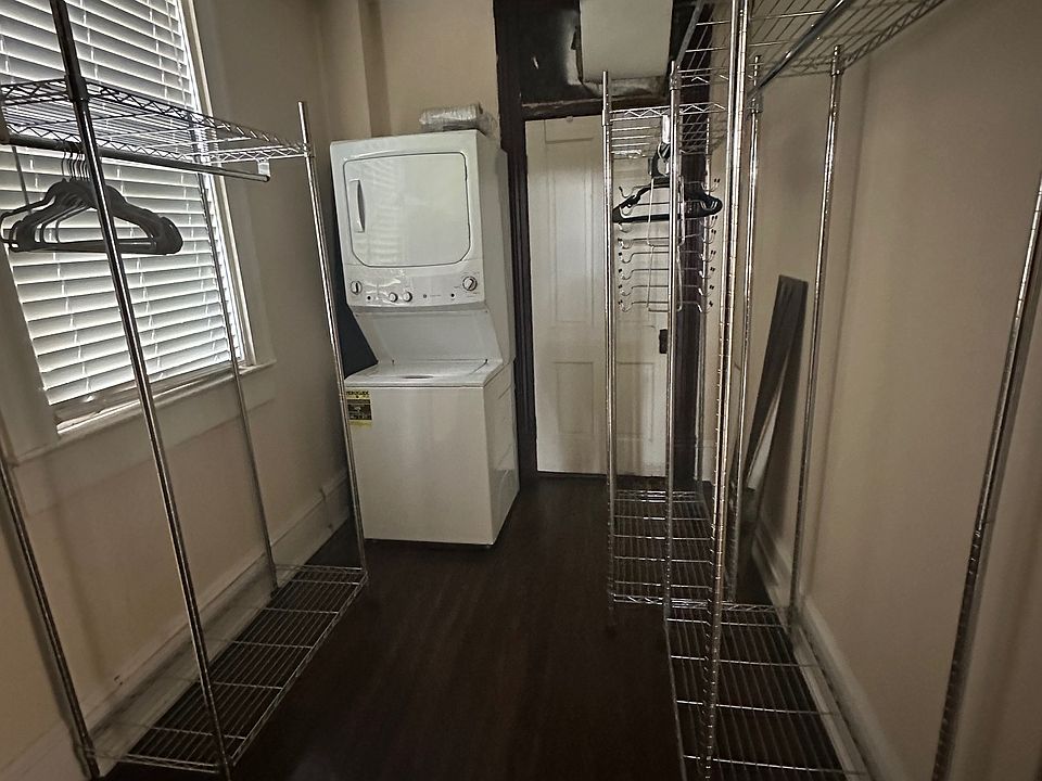 Closet & laundry room